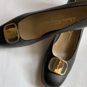 Salvatore Ferragamo Gift Nero Calf Pumps Size 7.5B